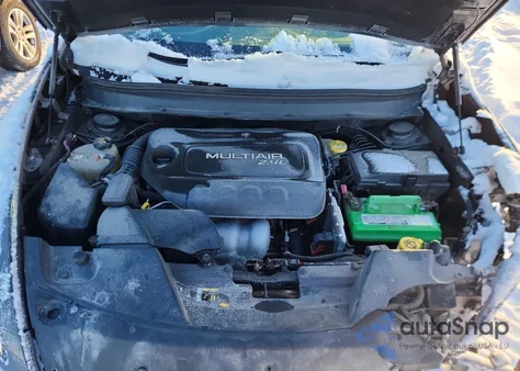 2015 Jeep Cherokee Latitude z USA, uszkodzony, nr VIN 1C4PJMCBXFW749555